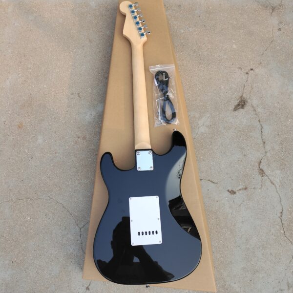 Electric guitar with Guitar suitcase - Image 5